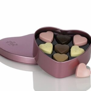 Fyldte chokolade hjerter i metalæske